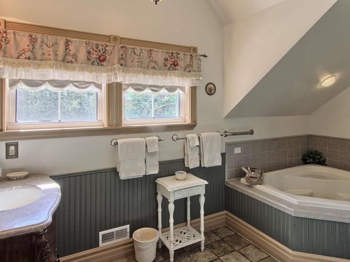 Grand Victorian B&B Inn Bellaire Bilik gambar